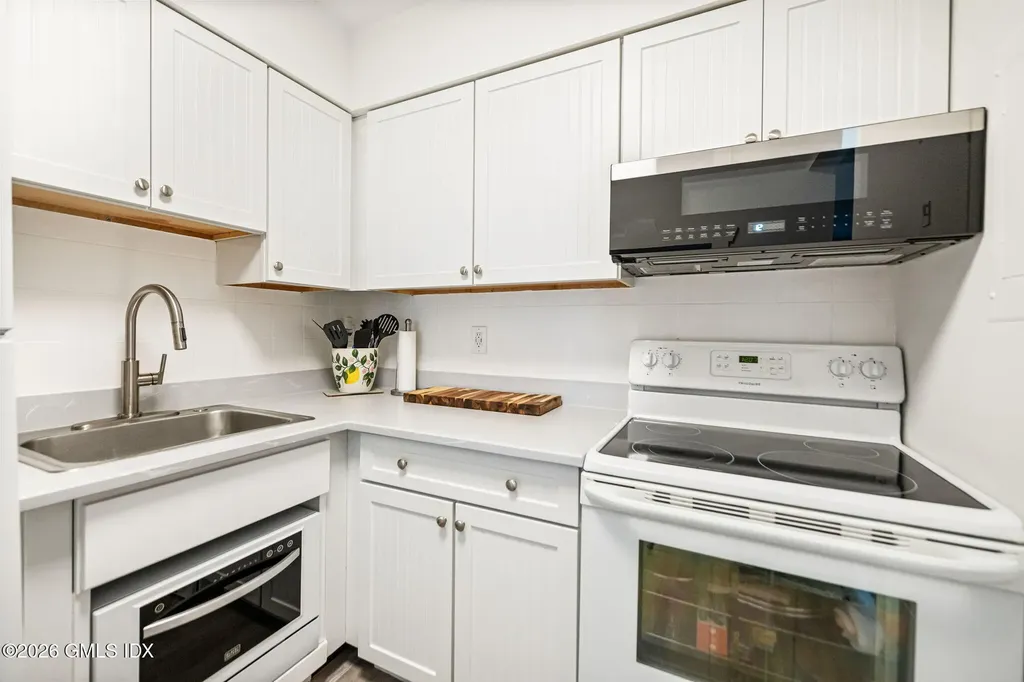 1535 E Putnam Avenue Old Greenwich CT 06870