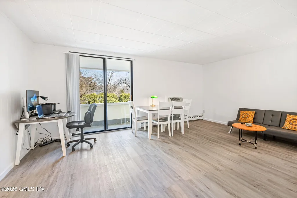 1535 E Putnam Avenue Old Greenwich CT 06870