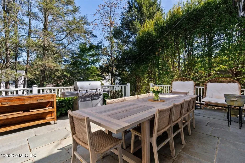 14 Bradbury Place Riverside CT 06878