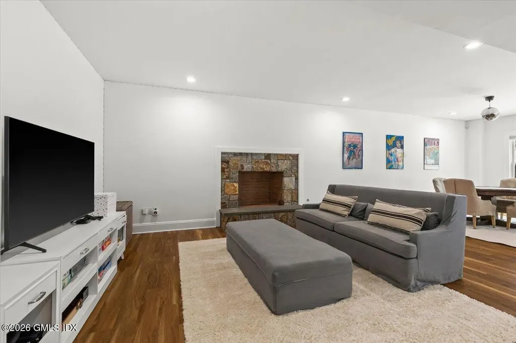 14 Bradbury Place Riverside CT 06878