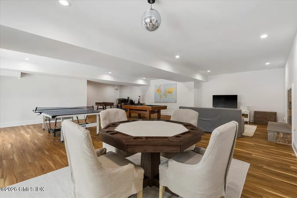 14 Bradbury Place Riverside CT 06878