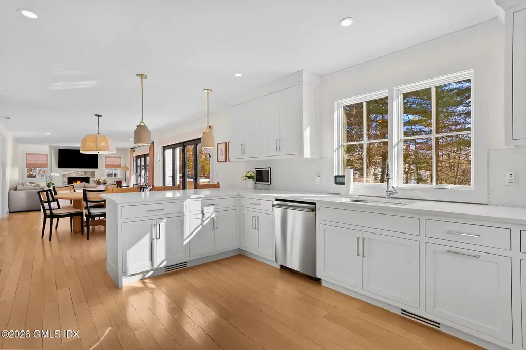 10 Lockwood Road Riverside CT 06878