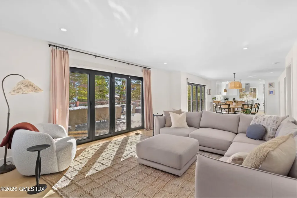 10 Lockwood Road Riverside CT 06878