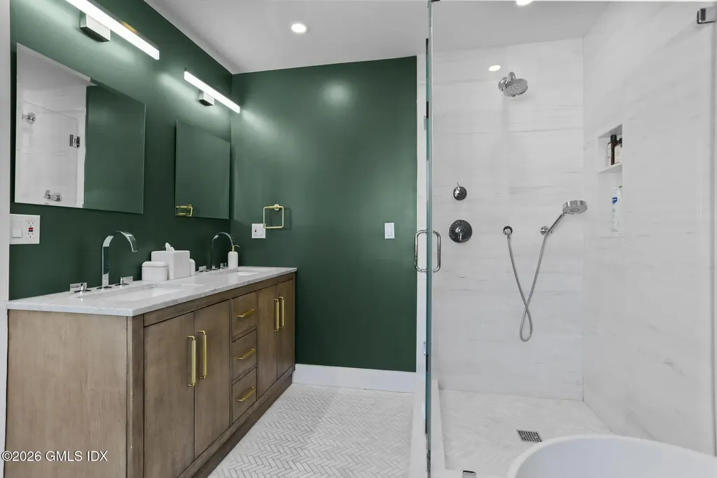 10 Lockwood Road Riverside CT 06878