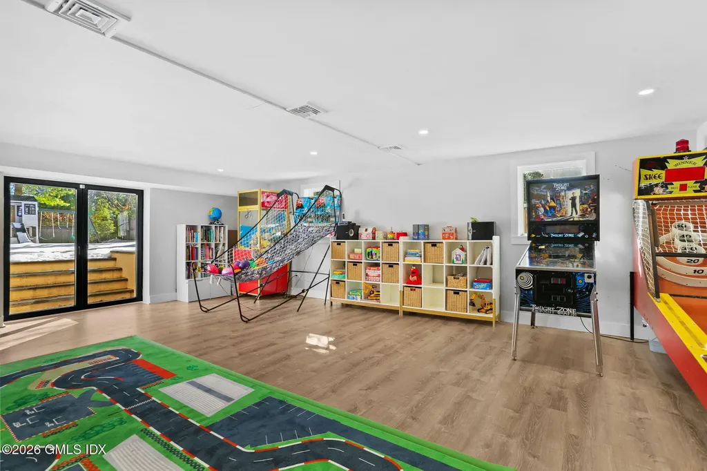 10 Lockwood Road Riverside CT 06878