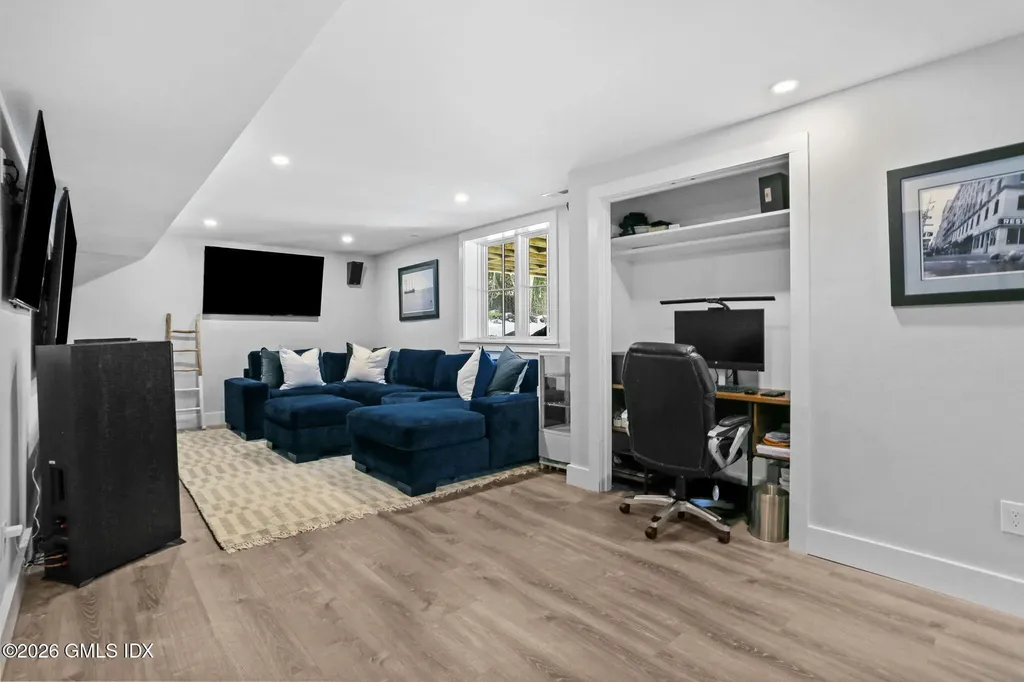 10 Lockwood Road Riverside CT 06878