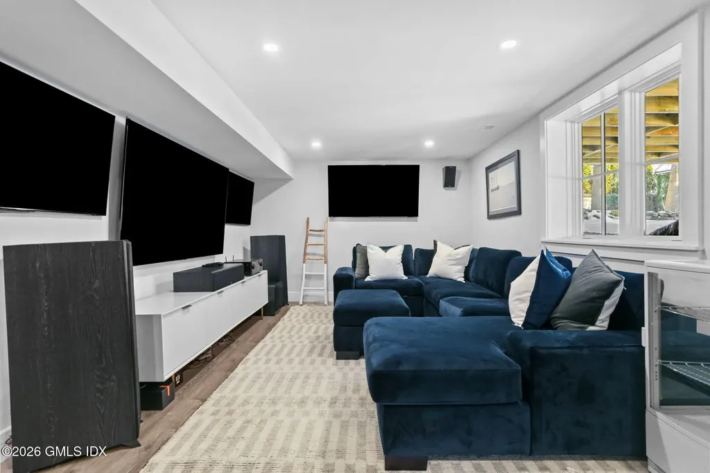 10 Lockwood Road Riverside CT 06878