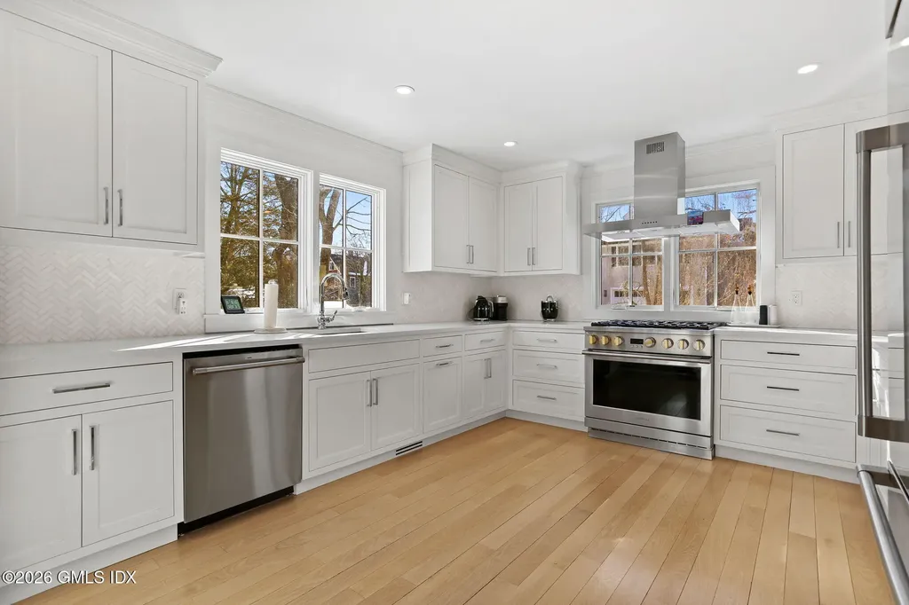 10 Lockwood Road Riverside CT 06878