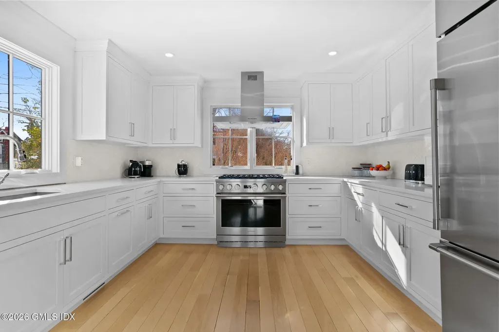 10 Lockwood Road Riverside CT 06878