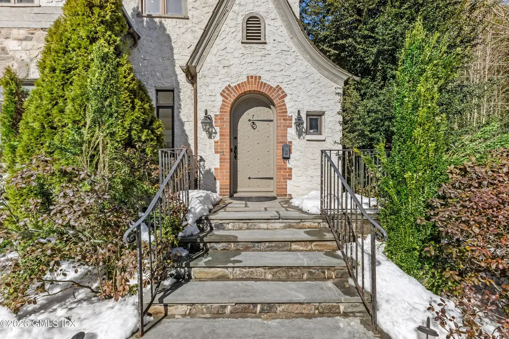 7 Dearfield Lane Greenwich CT 06831