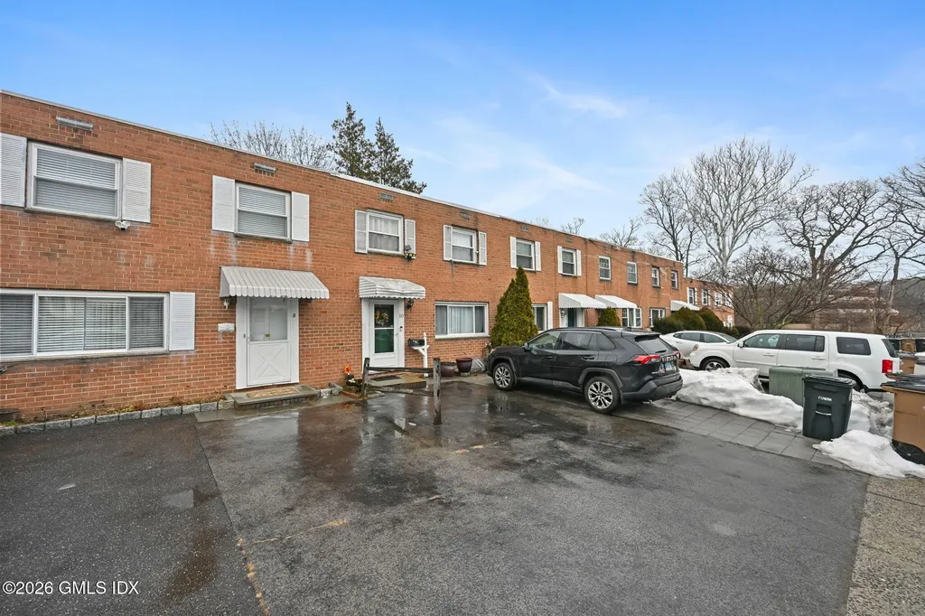 8 Barnstable Lane Stamford CT 06907