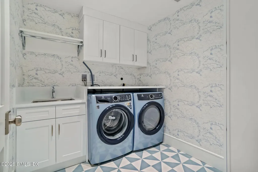 2 Potter Drive Old Greenwich CT 06870