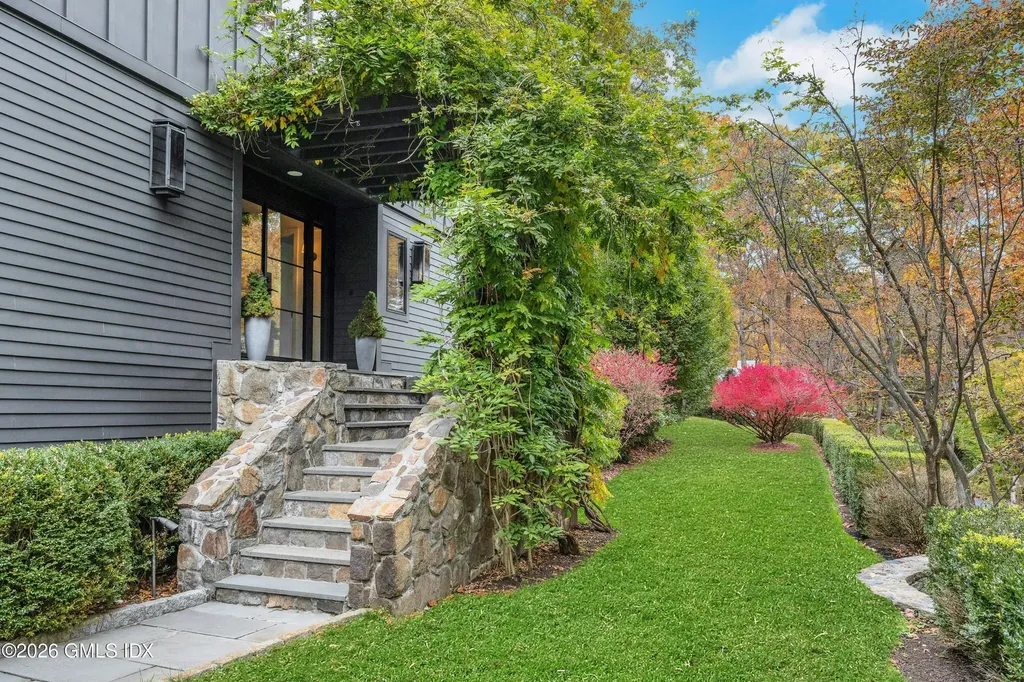 41 Stone Brook Lane Cos Cob CT 06807