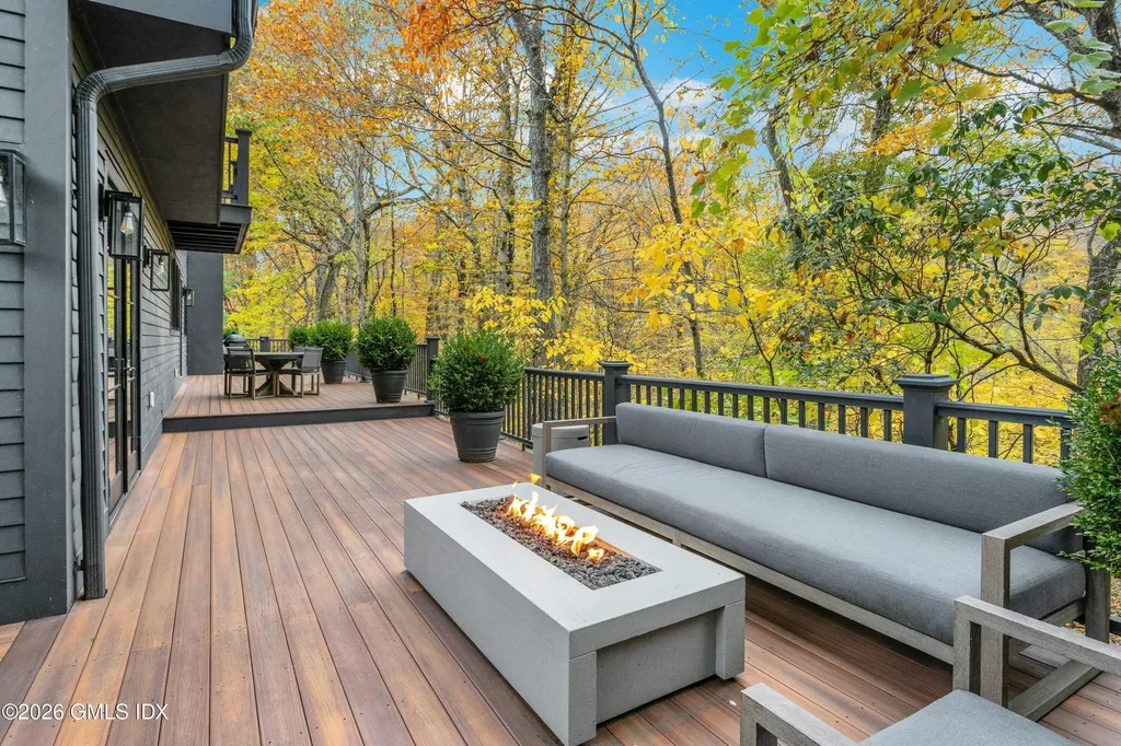 41 Stone Brook Lane Cos Cob CT 06807