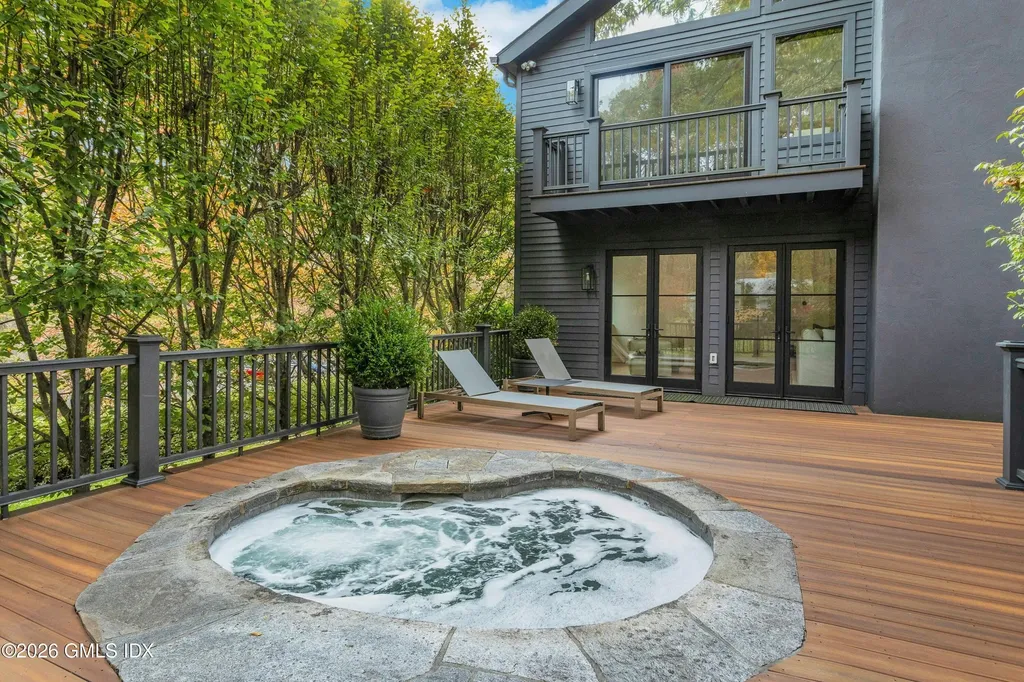 41 Stone Brook Lane Cos Cob CT 06807