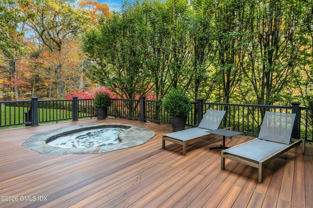 41 Stone Brook Lane Cos Cob CT 06807
