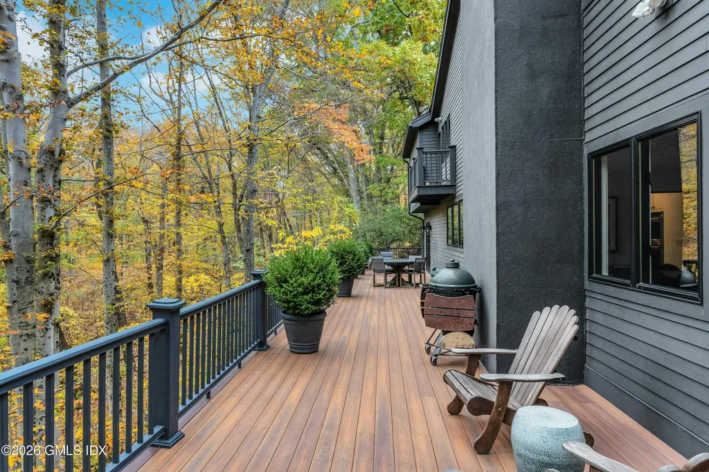 41 Stone Brook Lane Cos Cob CT 06807