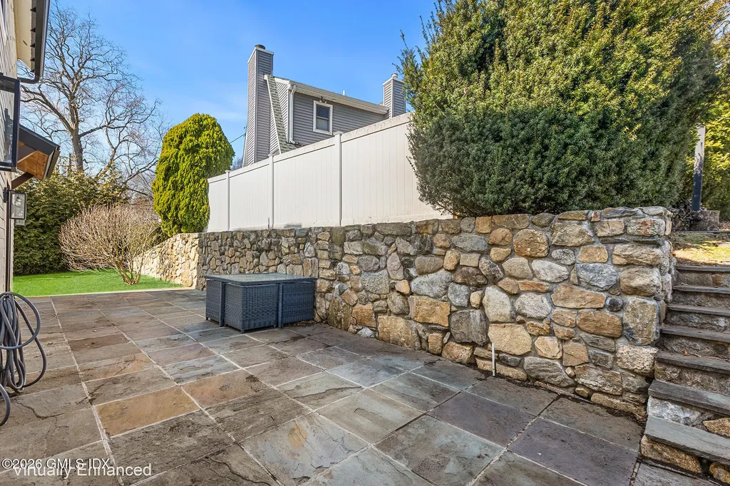 31 Thornhill Road Riverside CT 06878