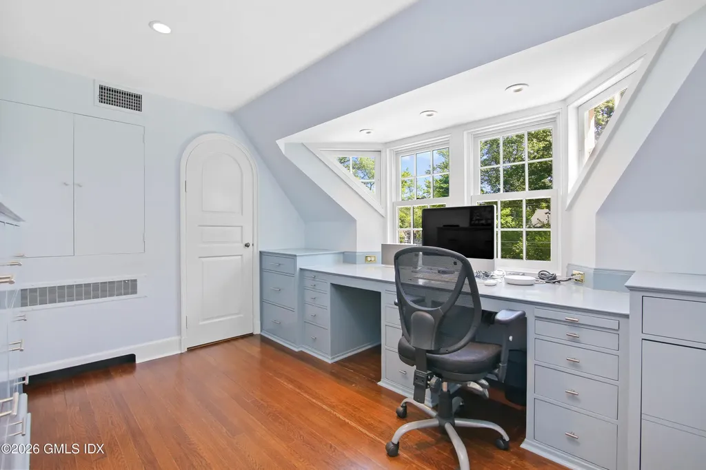 105 Woodside Drive Greenwich CT 06830