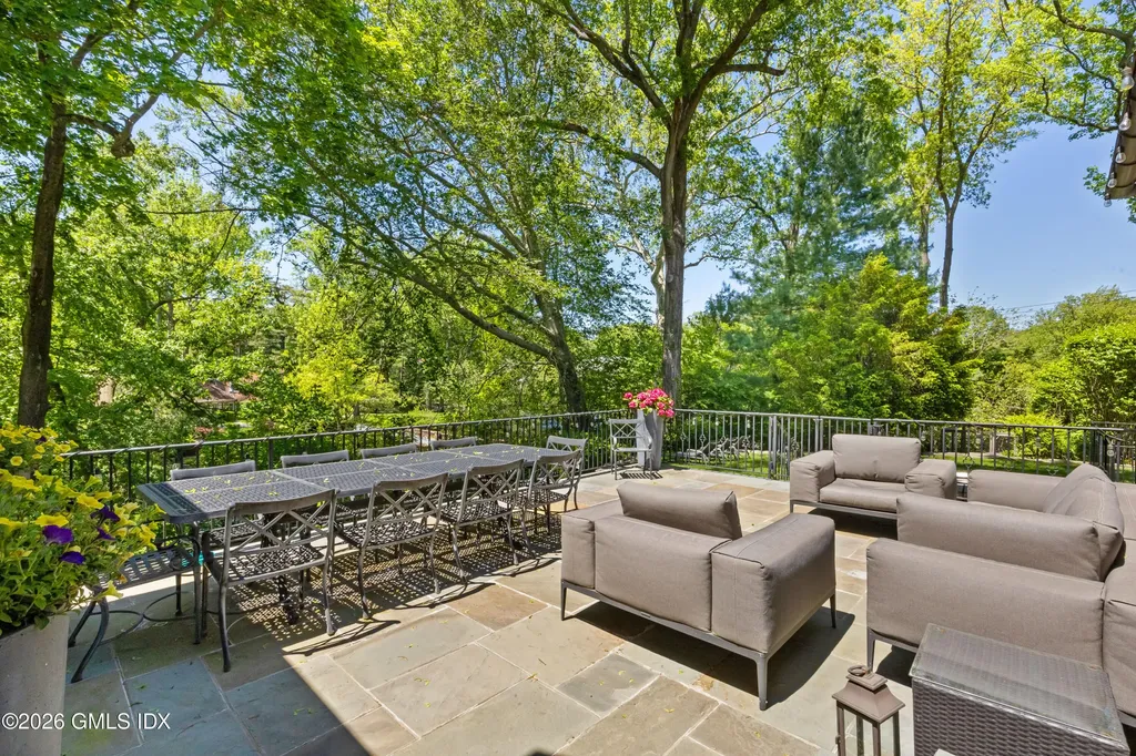 105 Woodside Drive Greenwich CT 06830