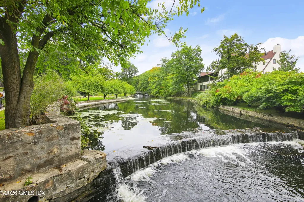 105 Woodside Drive Greenwich CT 06830