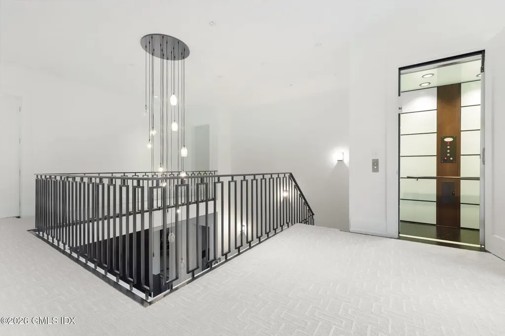 8 Old Round Hill Lane Greenwich CT 06831