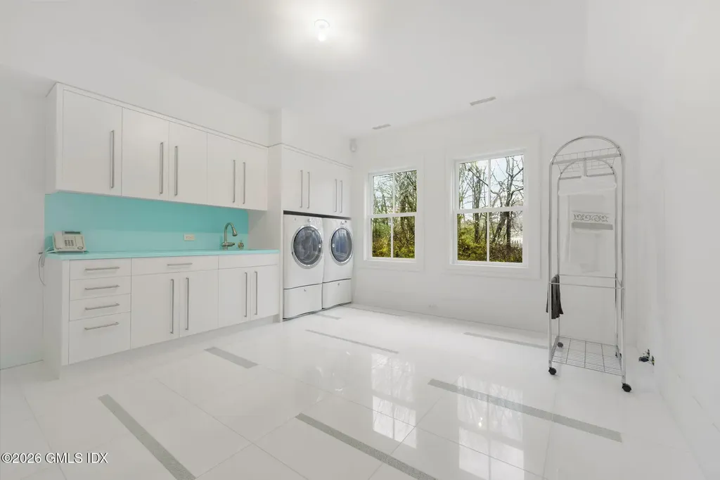 8 Old Round Hill Lane Greenwich CT 06831