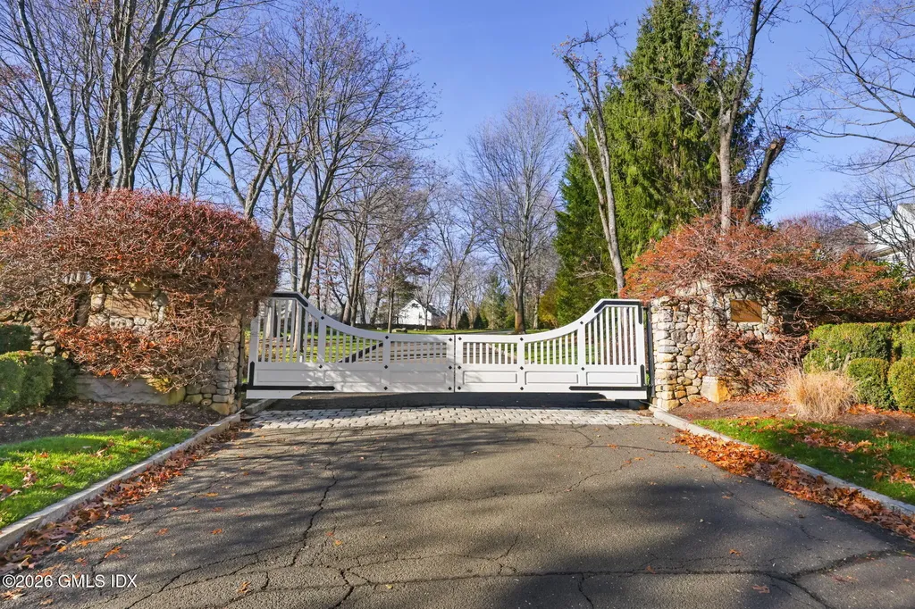 8 Old Round Hill Lane Greenwich CT 06831