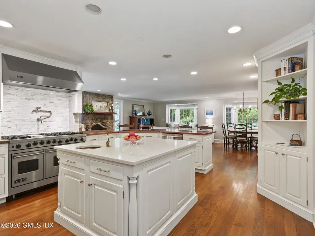 47 Owenoke Way Riverside CT 06878