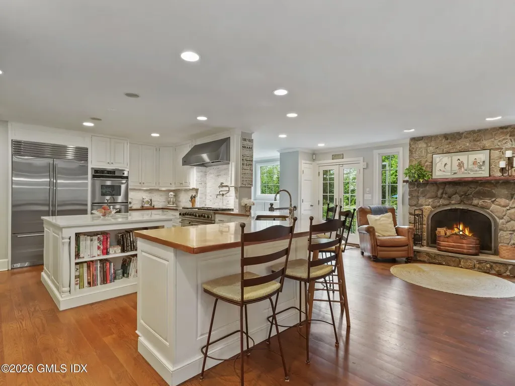 47 Owenoke Way Riverside CT 06878