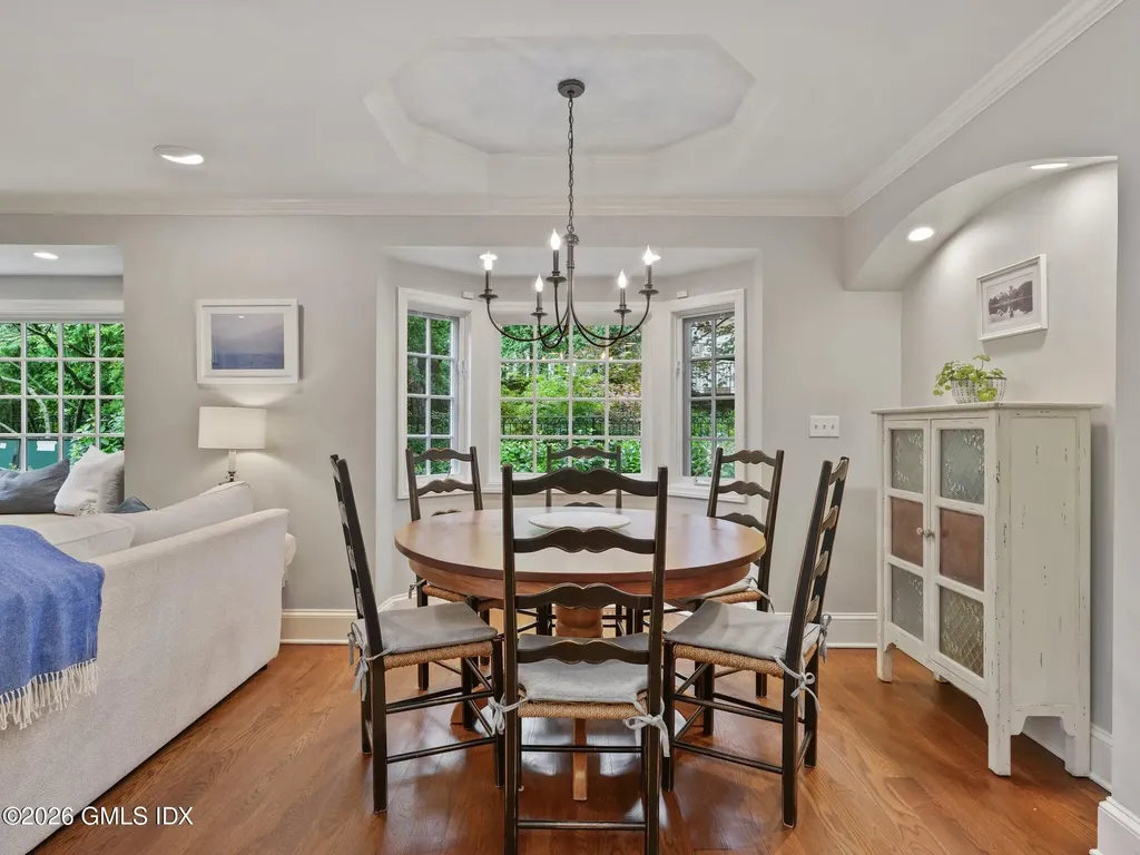 47 Owenoke Way Riverside CT 06878