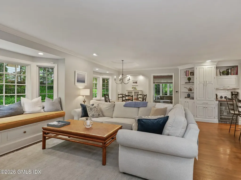 47 Owenoke Way Riverside CT 06878