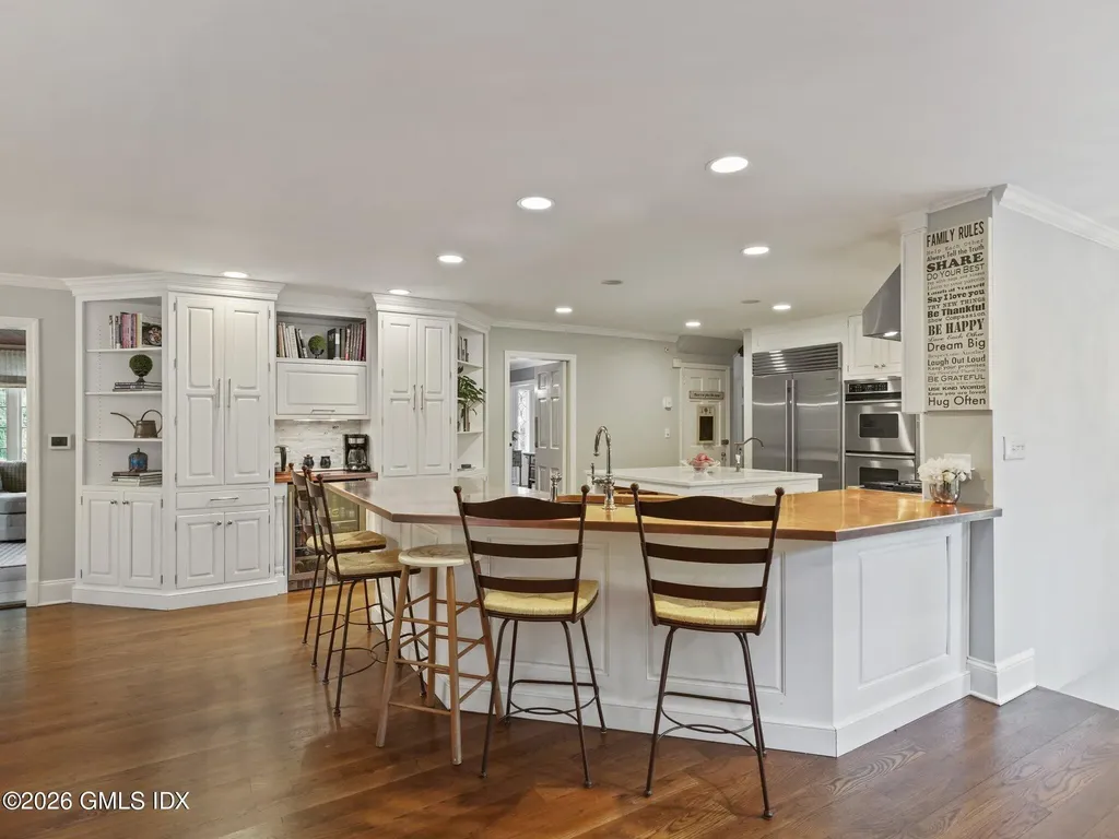 47 Owenoke Way Riverside CT 06878