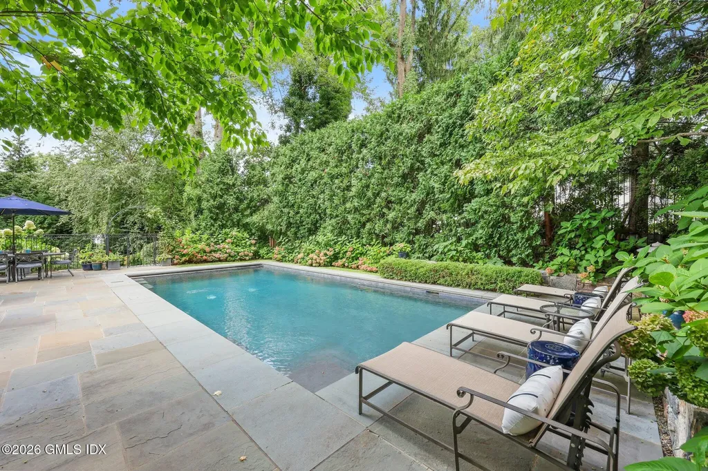 47 Owenoke Way Riverside CT 06878