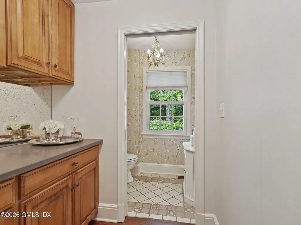 47 Owenoke Way Riverside CT 06878