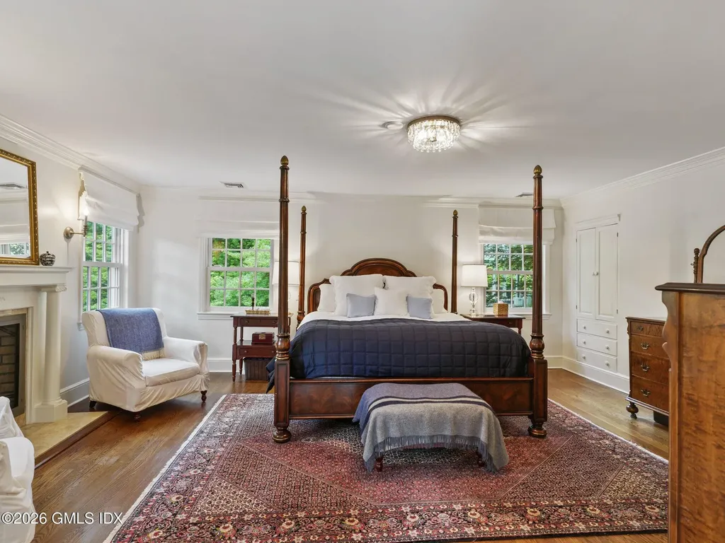 47 Owenoke Way Riverside CT 06878