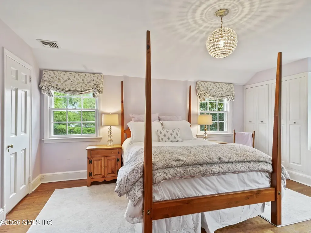 47 Owenoke Way Riverside CT 06878