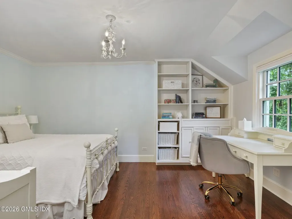 47 Owenoke Way Riverside CT 06878