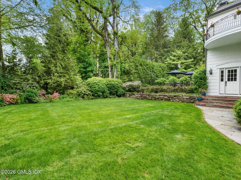 47 Owenoke Way Riverside CT 06878