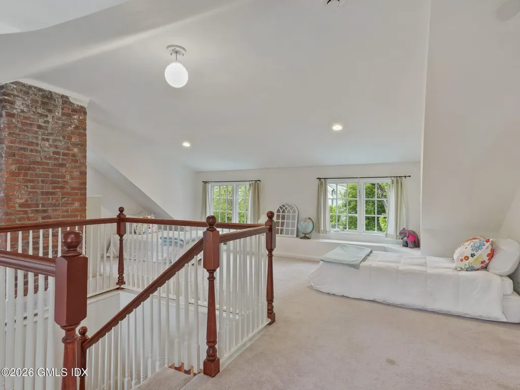 47 Owenoke Way Riverside CT 06878