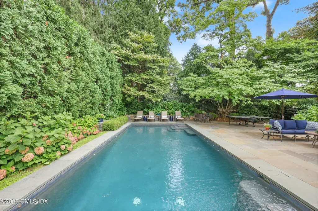 47 Owenoke Way Riverside CT 06878