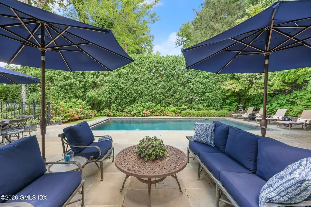 47 Owenoke Way Riverside CT 06878