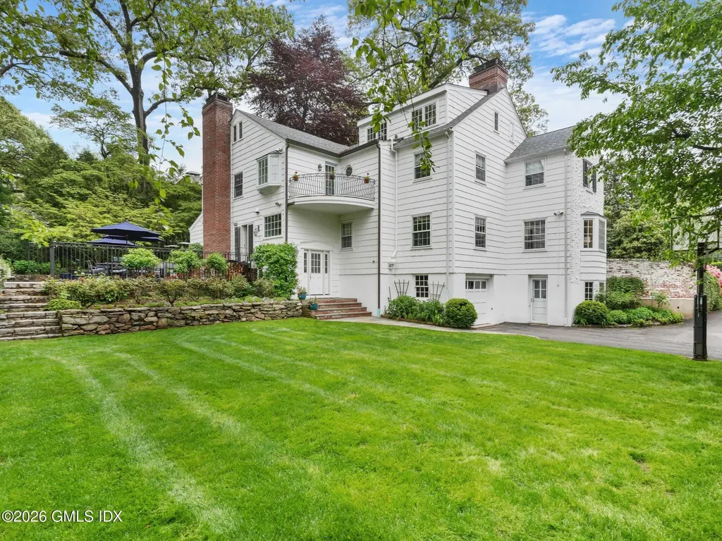 47 Owenoke Way Riverside CT 06878