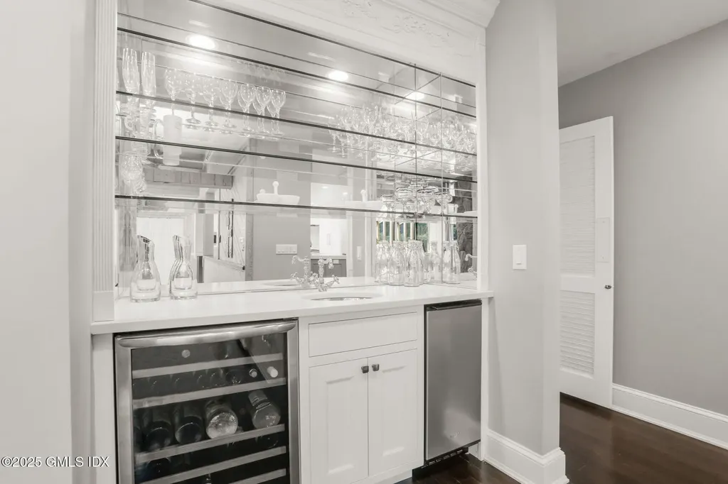 6 Reynwood Manor Greenwich CT 06831