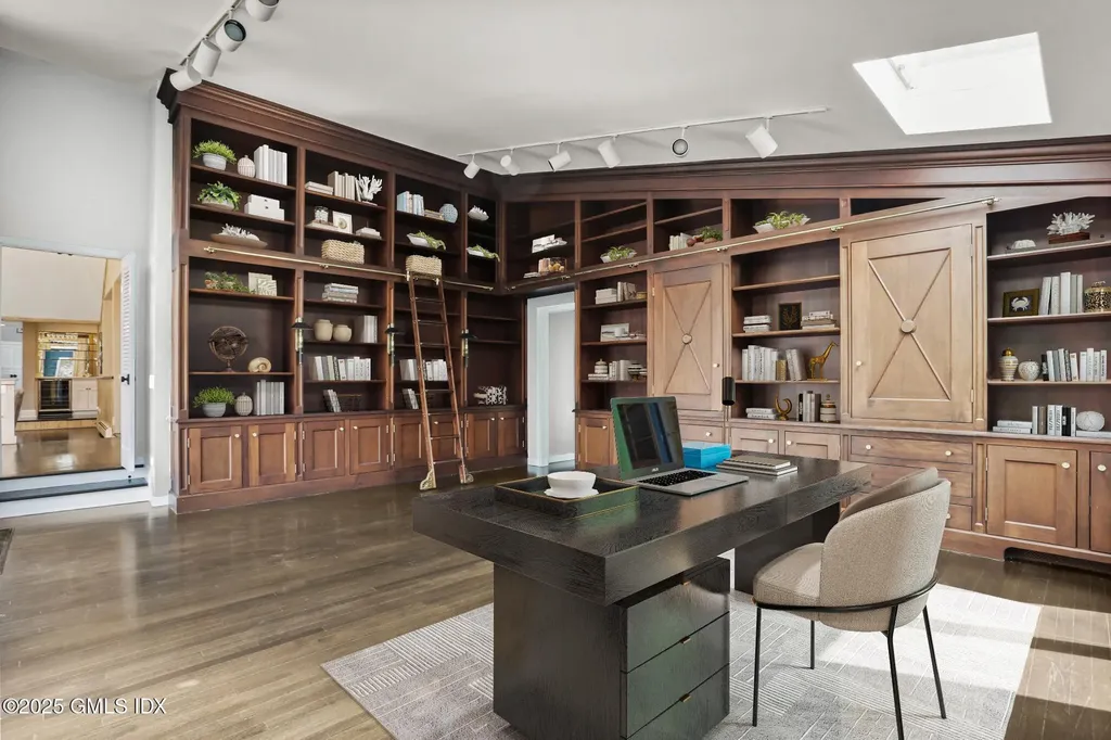 6 Reynwood Manor Greenwich CT 06831