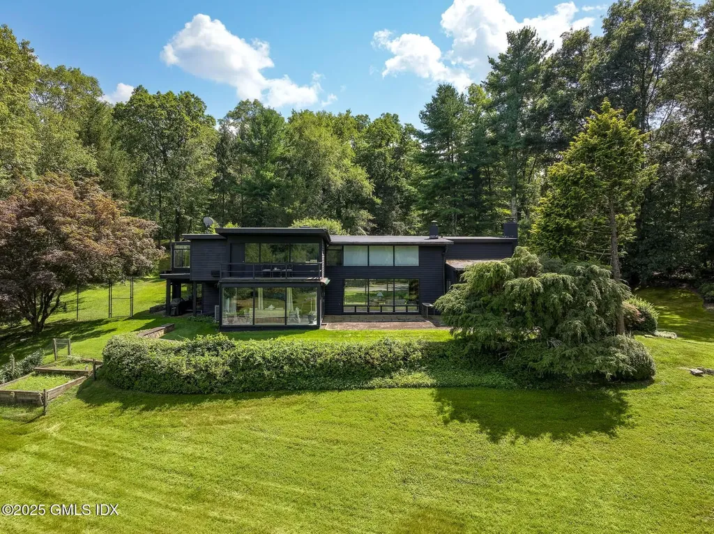 1233 Rock Rimmon Road Stamford CT 06903