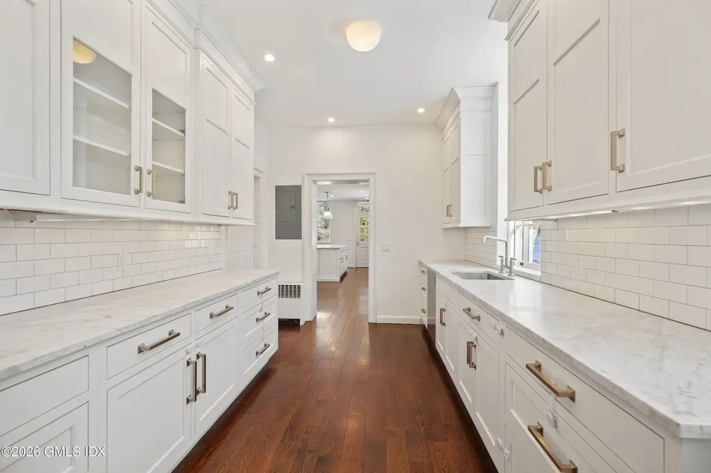 188 Round Hill Road Greenwich CT 06831