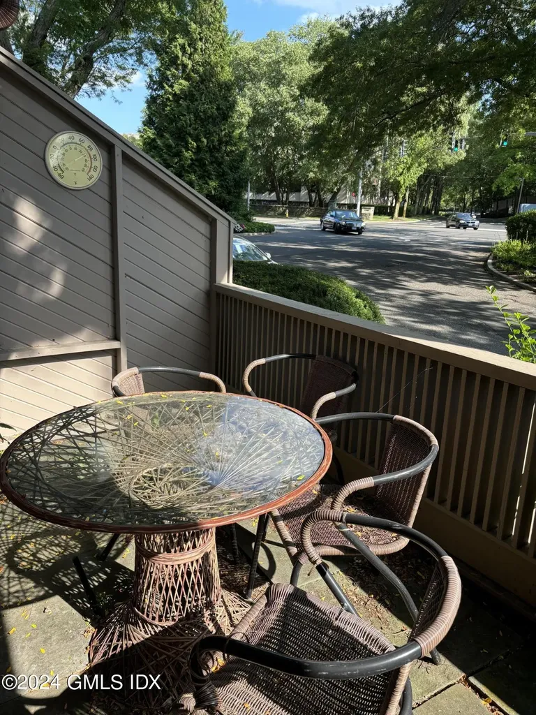 1465 E Putnam Avenue Old Greenwich CT 06870