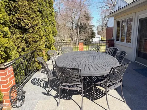 115 N Stonehedge Drive Greenwich CT 06831