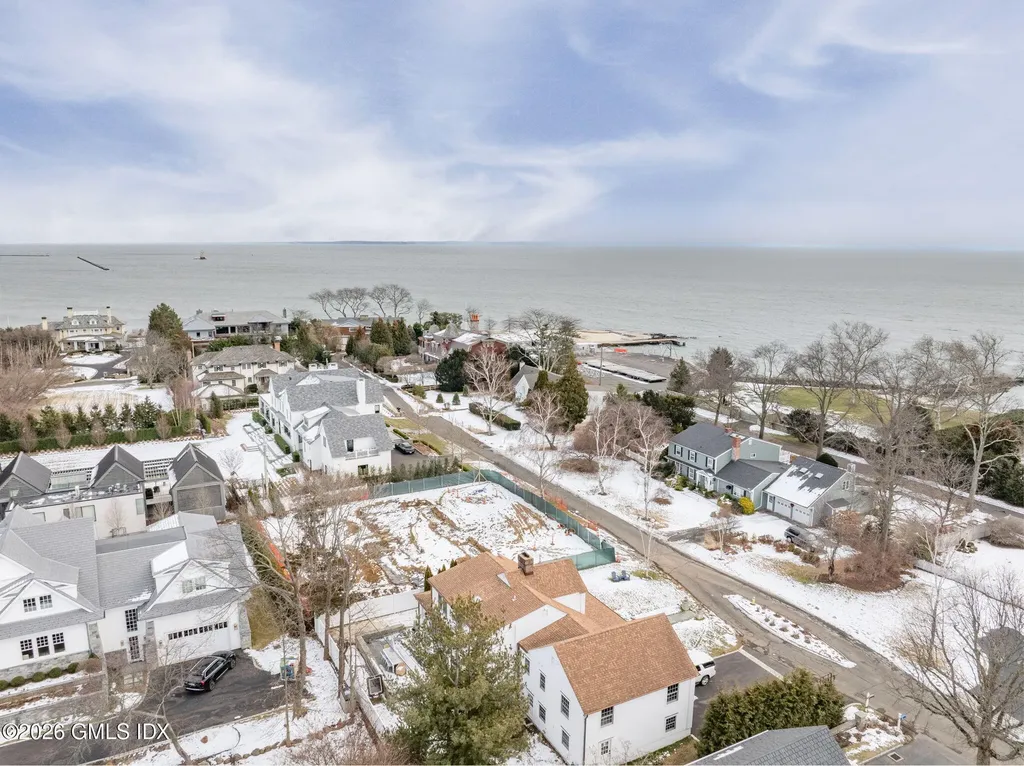 30 Meadowbank Road Old Greenwich CT 06870